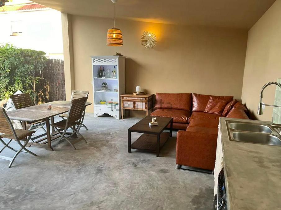 Semesterbostad Stylish & Idyllic With Private Garden 5 Min Walking From South In Gava Mar Barcelona