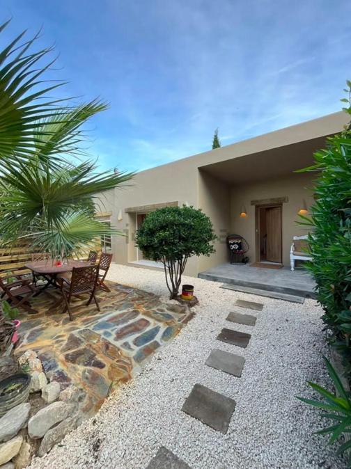 Сasa de vacaciones Stylish & Idyllic With Private Garden 5 Min Walking From South In Gava Mar Barcelona
